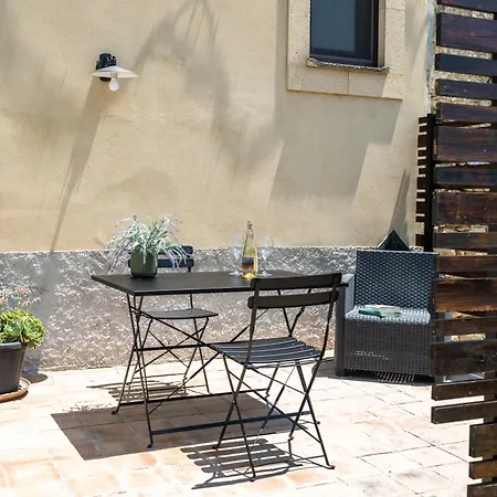 Cottage Immerso Nel Vigneto Caltagirone Exterior photo
