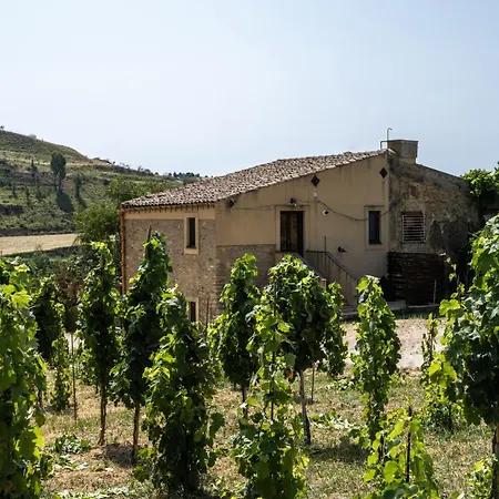 Cottage Immerso Nel Vigneto Caltagirone Exterior photo